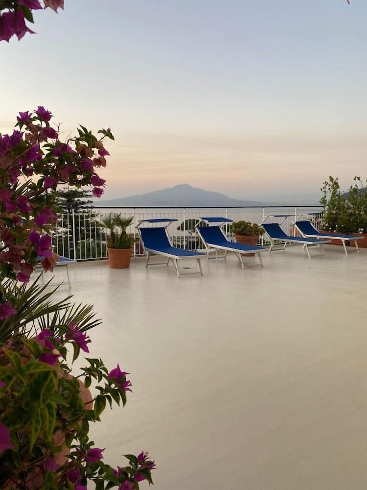 Hotel La Meridiana Sorrento Exterior photo