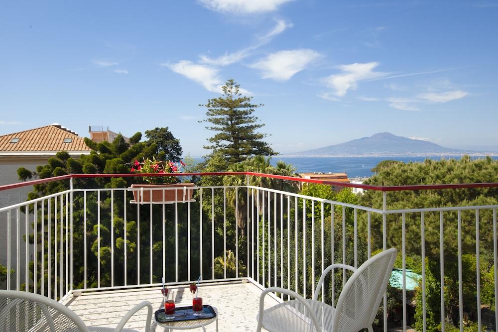 Hotel La Meridiana Sorrento Exterior photo