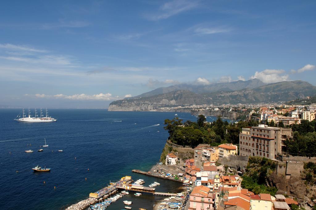 Hotel La Meridiana Sorrento Exterior photo