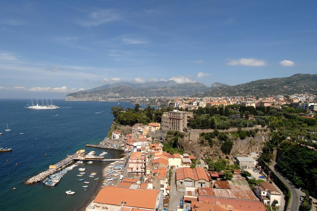 Hotel La Meridiana Sorrento Exterior photo