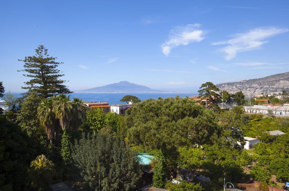 Hotel La Meridiana Sorrento Exterior photo